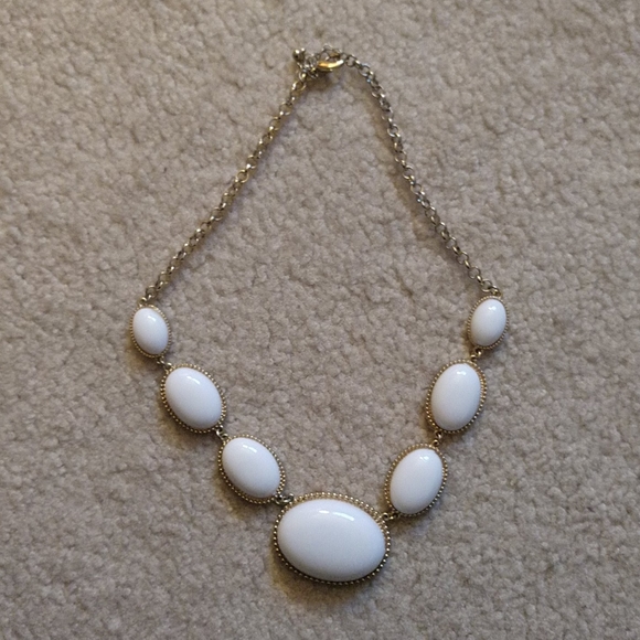 Costume jewelry statement necklace - Picture 1 of 3